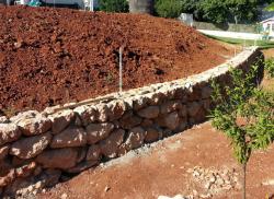 Bau der Gartenmauer