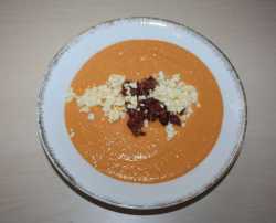 Salmorejo auf dem Teller