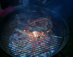 Chuleton Steak auf Holzkohle
